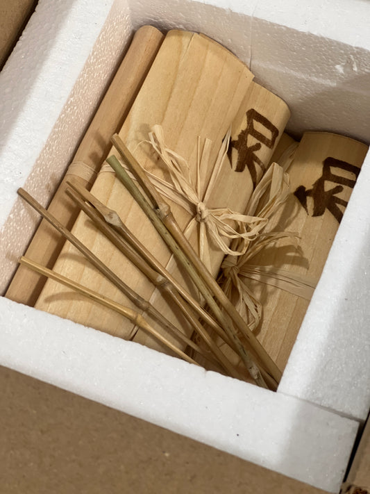 6 x 40 gram packs of my Flint Sliced Oak Smoked Salmon. Vacuum packed with a shelf life of 10 days from date of packing.